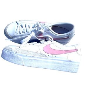 Nike blazer platform Women's White Pink Sneakers 8.5 like new